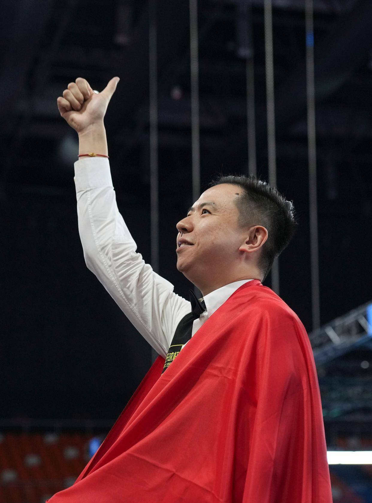 牌运营的巨 牌运营的巨