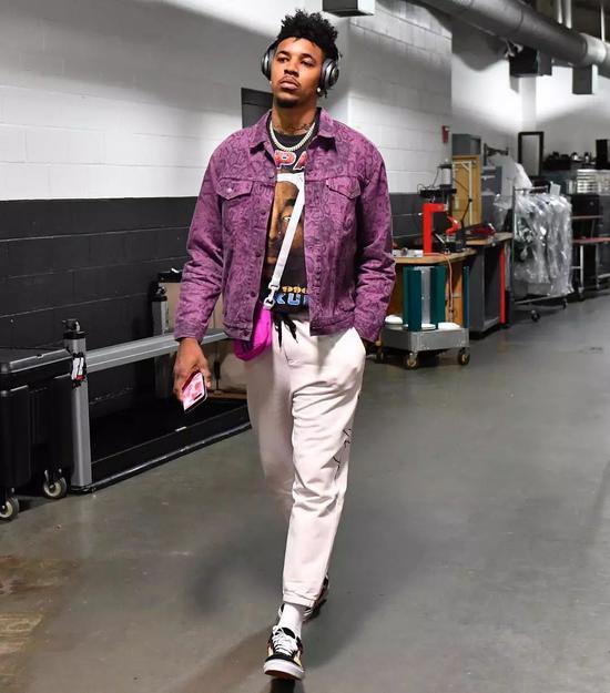 他都以牵制 他都以牵制